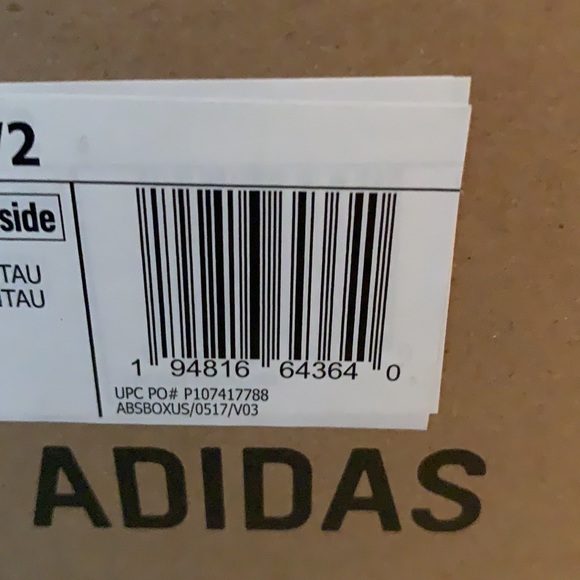 Adidas Yeezy Boost men’s shoes. Never worn. Comes with box extra pair of laces. - Picture 12 of 12